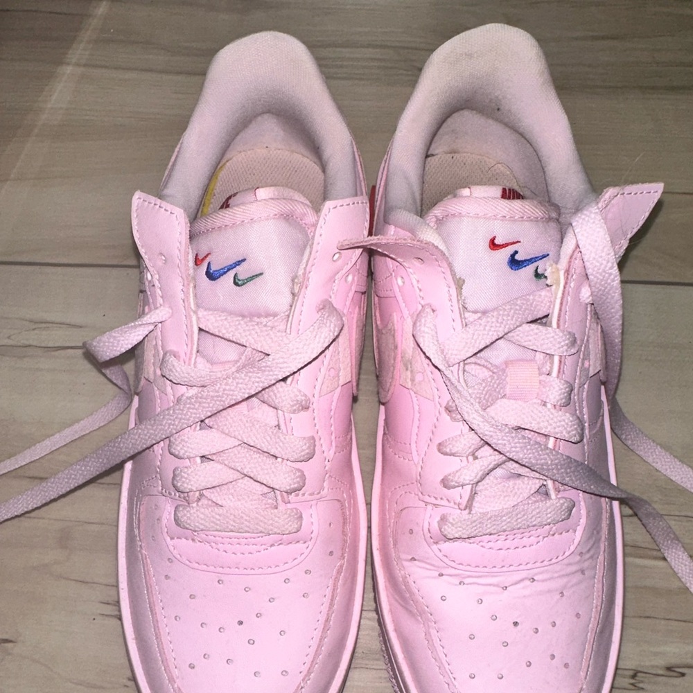 Barely worn like new. Pink Nike forces